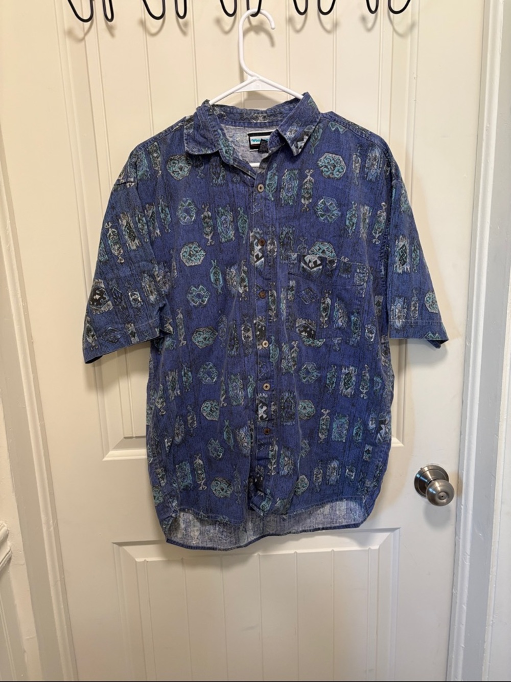 Men's Vintage Short-Sleeve Button-Up Shirt in Blue Pattern